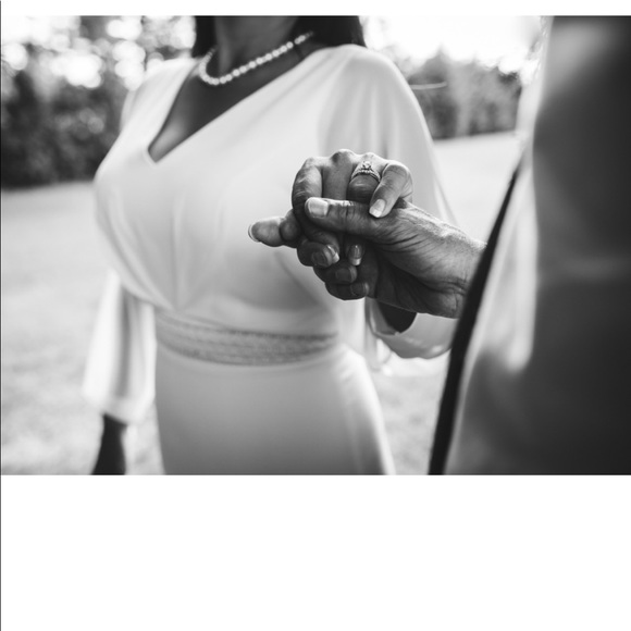 Simple wedding dress - Picture 2 of 9